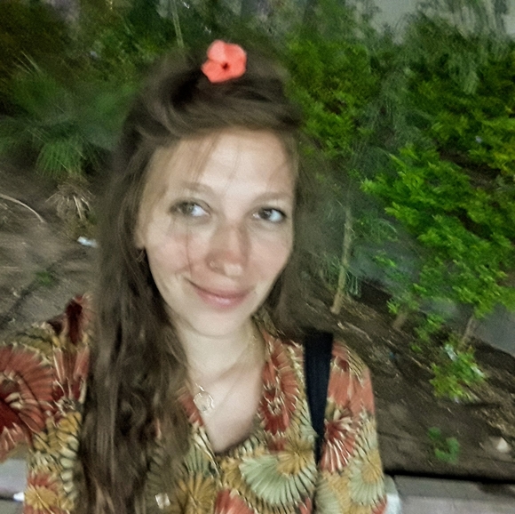 Meet your Posher, Iris - Picture 2 of 2